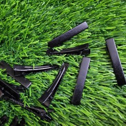 Black alligator clip