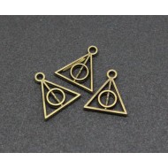 Retro style triangle Charm