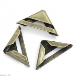 Triangular corner protector 