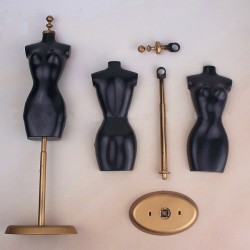Black and gold mannequin 